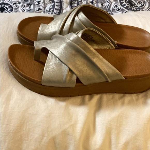 Women’s Baretraps shoes - Picture 2 of 3